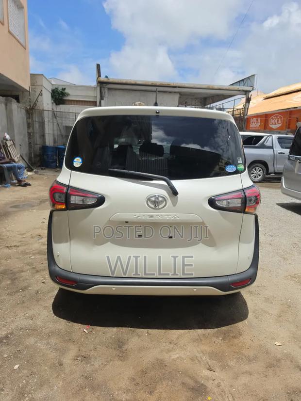 Toyota Sienta 2019 White