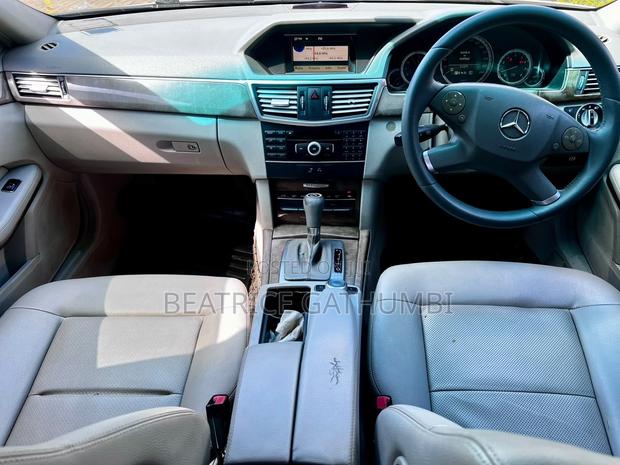 Mercedes-Benz E200 2010 Gray