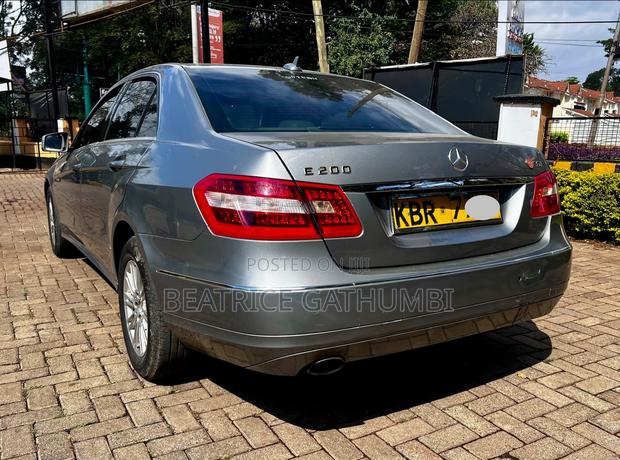 Mercedes-Benz E200 2010 Gray