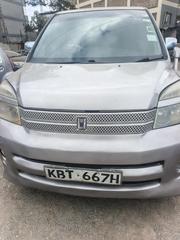 Toyota Voxy 2005 Pearl for sale
