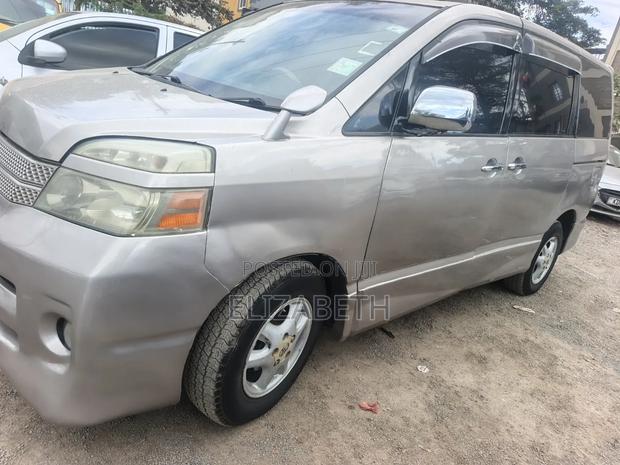 Toyota Voxy 2005 Pearl