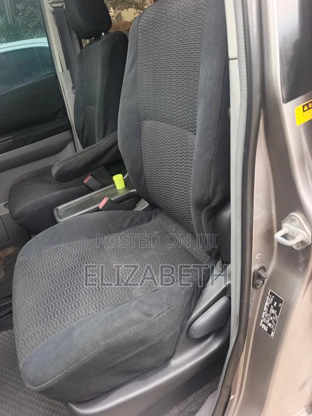 Toyota Voxy 2005 Pearl
