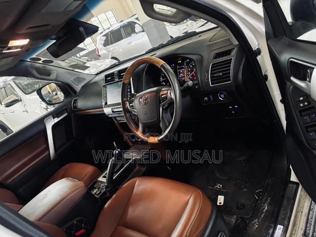 Toyota Land Cruiser Prado 2.7 2022 White