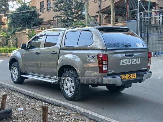 Isuzu D-MAX 2022 Gray