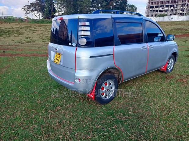 Toyota Sienta 2010 Silver
