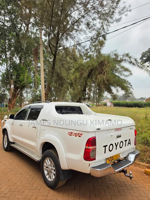 Toyota Hilux 2014 White