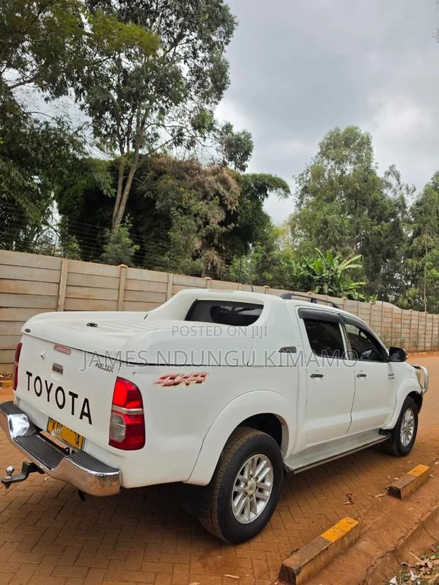 Toyota Hilux 2014 White