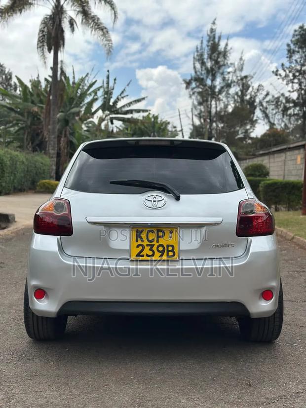 Toyota Auris 2010 Silver
