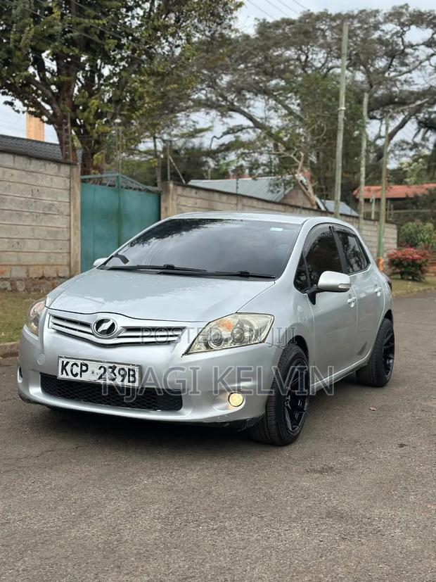 Toyota Auris 2010 Silver