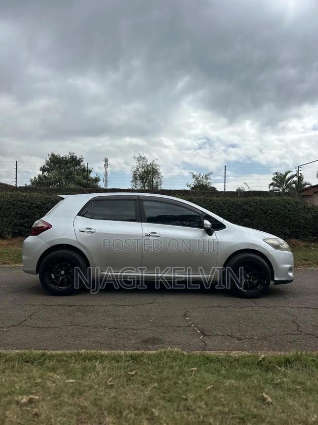 Toyota Auris 2010 Silver