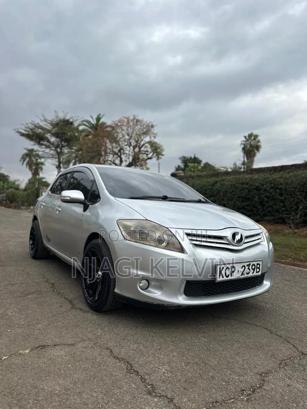 Toyota Auris 2010 Silver