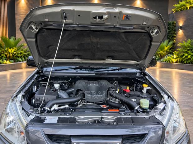 Isuzu D-MAX 2022 Gray