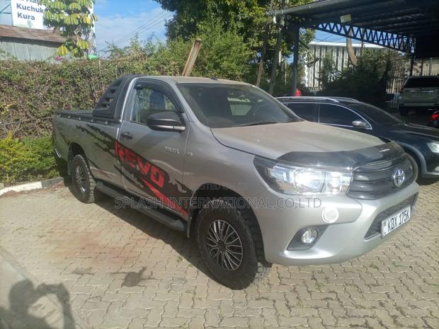 Toyota Hilux 2019 Gray