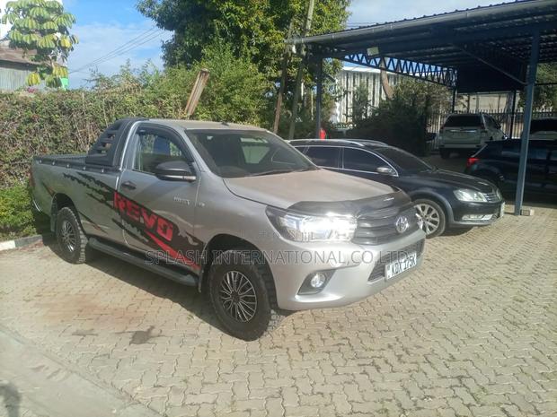 Toyota Hilux 2019 Gray