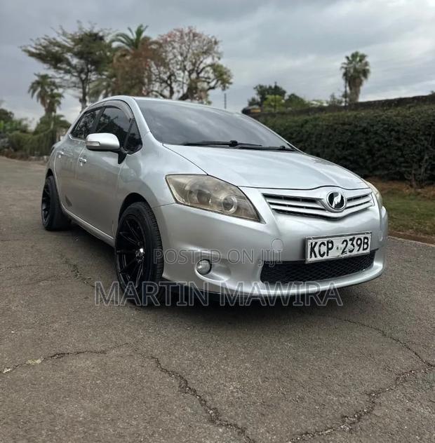 Toyota Auris 2010 Silver