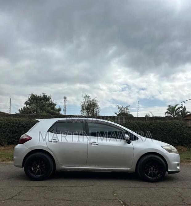Toyota Auris 2010 Silver