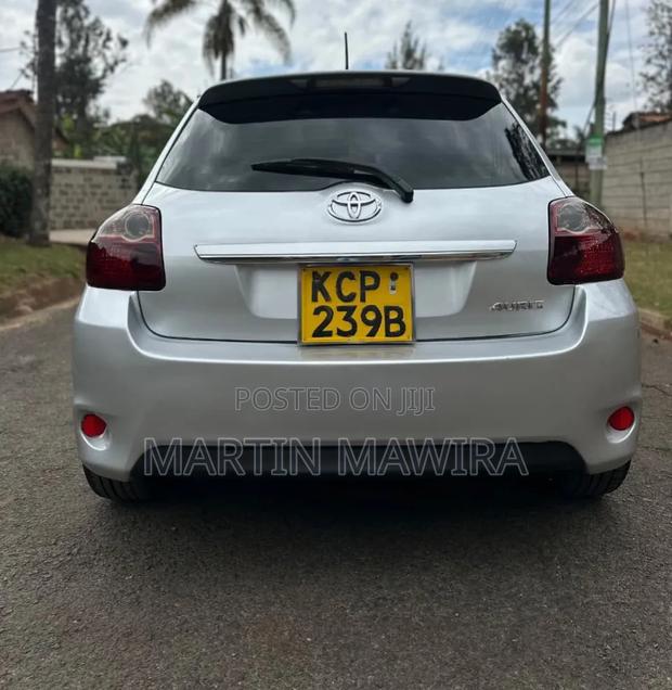 Toyota Auris 2010 Silver