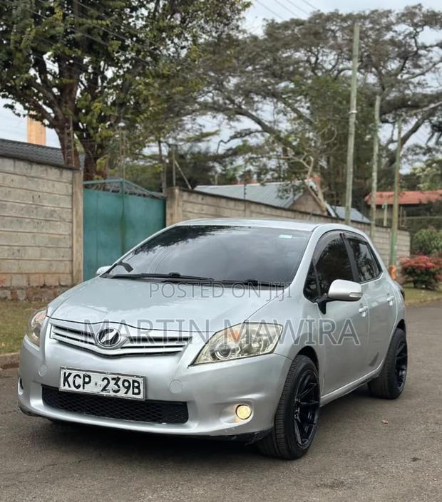 Toyota Auris 2010 Silver