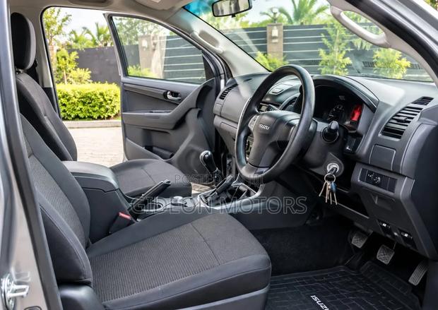 Isuzu D-MAX 2022 Silver