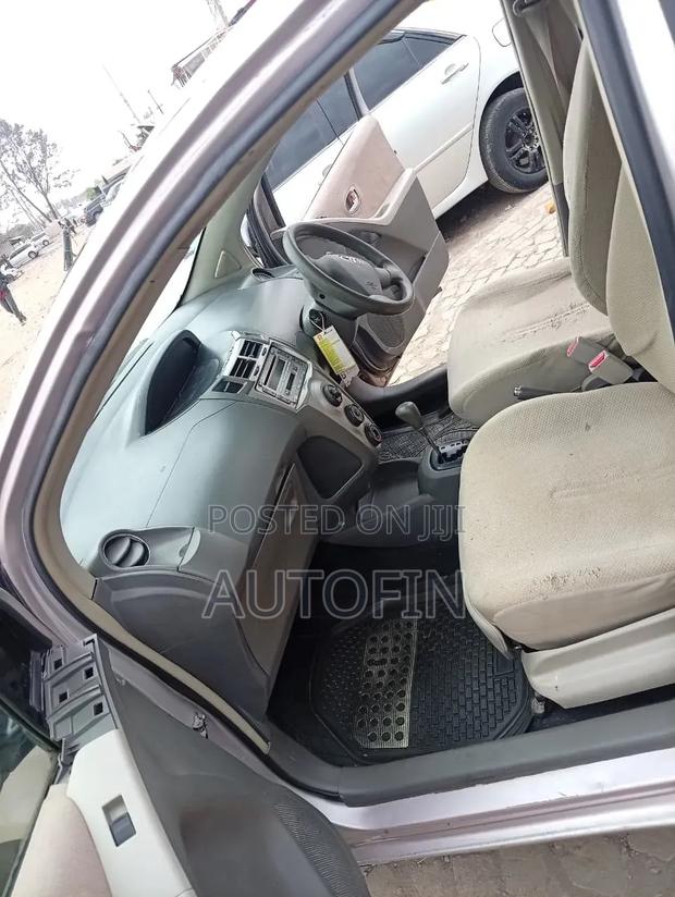 Toyota Vitz 2008 Gold