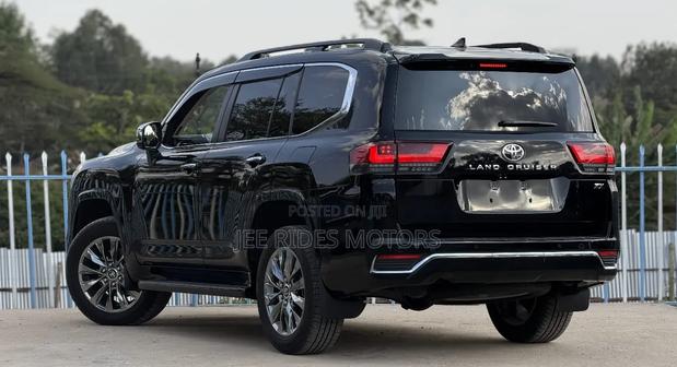 Toyota Land Cruiser Prado 2.8 2023 Black