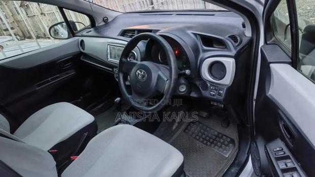 Toyota Vitz 2013 Silver