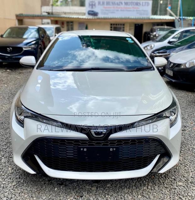 Toyota Corolla Touring 2019 White