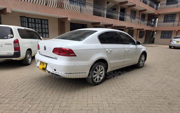 Volkswagen Passat 2011 White