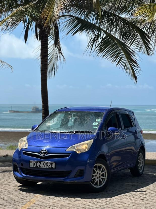Toyota Ractis 2012 Blue