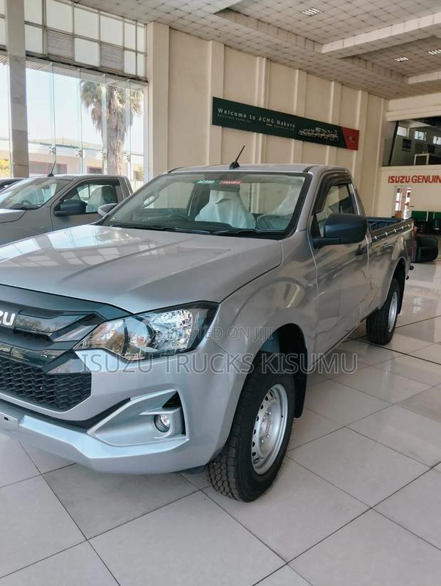 New Isuzu D-MAX 2026 Gray