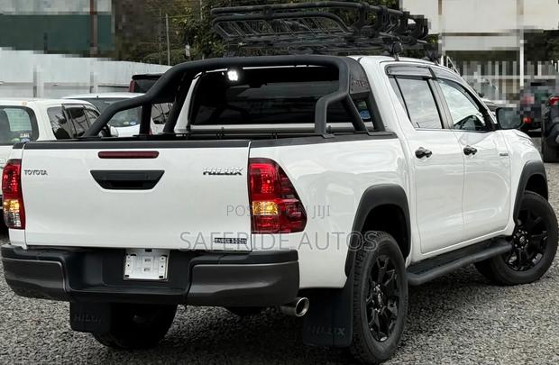 Toyota Hilux 2019 White