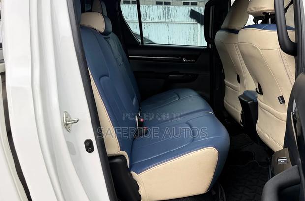 Toyota Hilux 2019 White