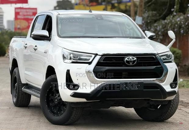 Toyota Hilux Revo Double Cab Deisel 2.8 AWD 2021 Pearl