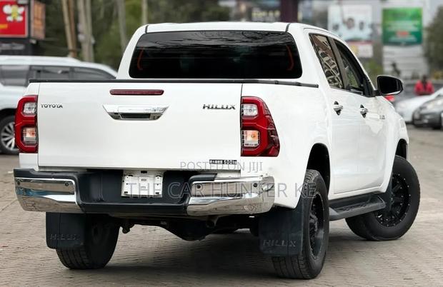 Toyota Hilux Revo Double Cab Deisel 2.8 AWD 2021 Pearl