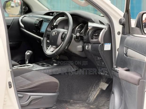 Toyota Hilux Revo Double Cab Deisel 2.8 AWD 2021 Pearl