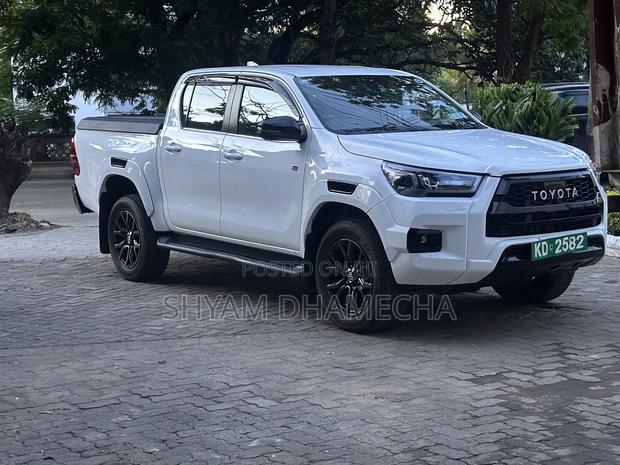 New Toyota Hilux 2025 White