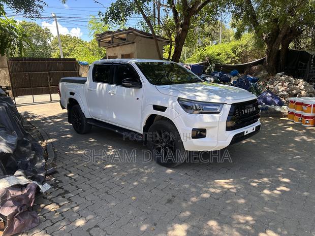 New Toyota Hilux 2025 White