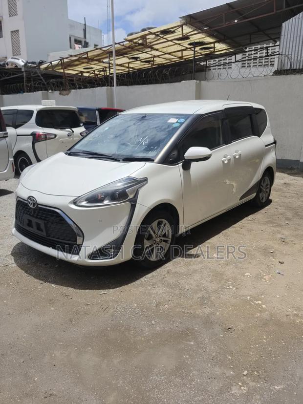 Toyota Sienta 2019 White