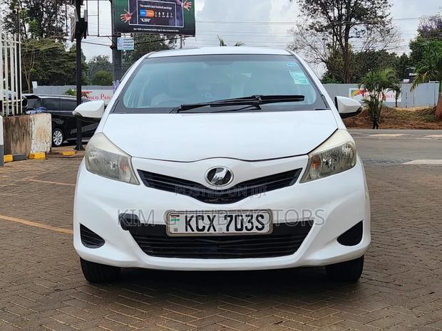 Toyota Vitz 1.3 FWD 5dr 2012 Pearl