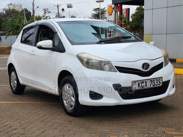 Toyota Vitz 1.3 FWD 5dr 2012 Pearl