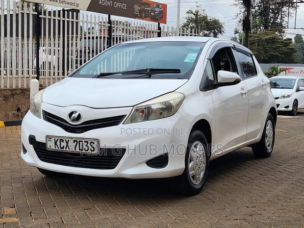 Toyota Vitz 1.3 FWD 5dr 2012 Pearl