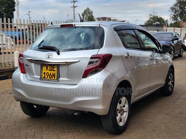Toyota Vitz 1.3 FWD 5dr 2015 Silver