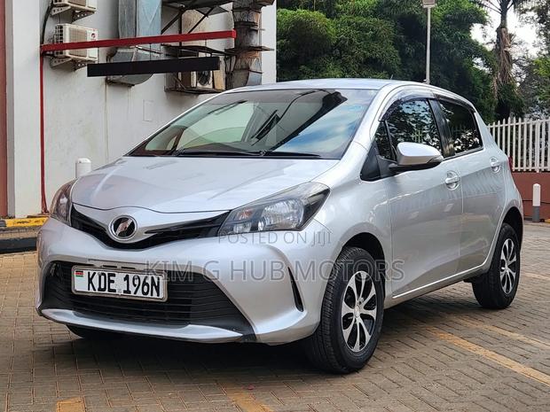 Toyota Vitz 1.3 FWD 5dr 2015 Silver