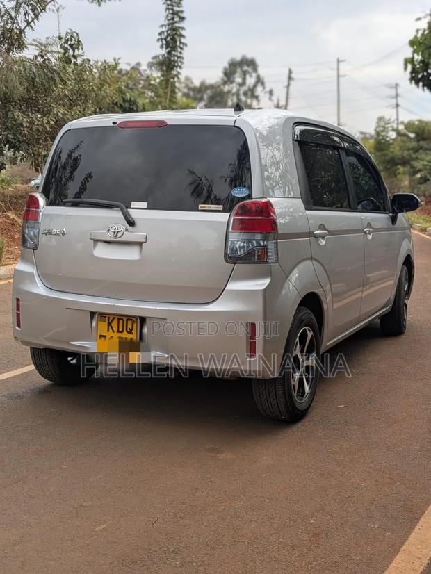 Toyota Spade 2018 Silver