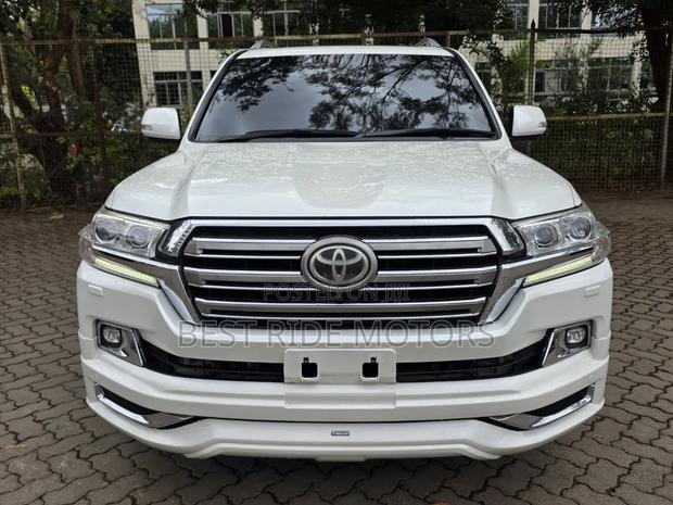 Toyota Land Cruiser 4.6 V8 ZX 2017 White