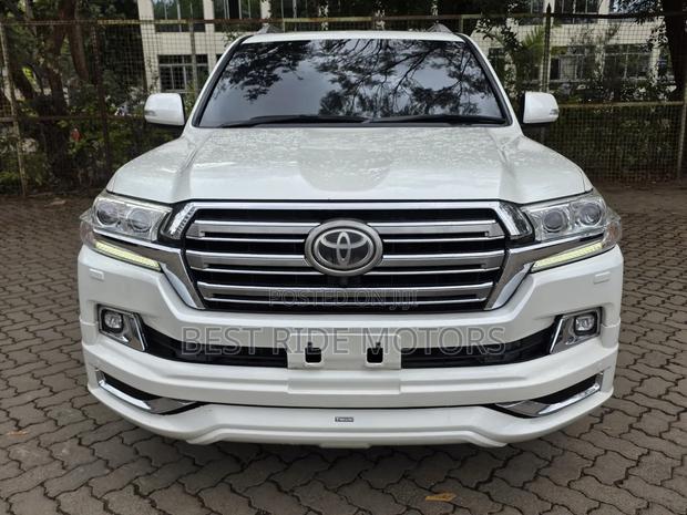 Toyota Land Cruiser 4.6 V8 ZX 2017 White