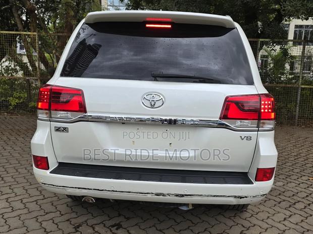 Toyota Land Cruiser 4.6 V8 ZX 2017 White