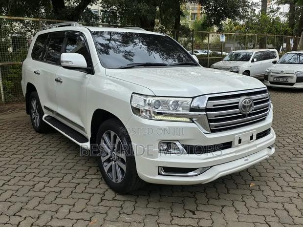 Toyota Land Cruiser 4.6 V8 ZX 2017 White