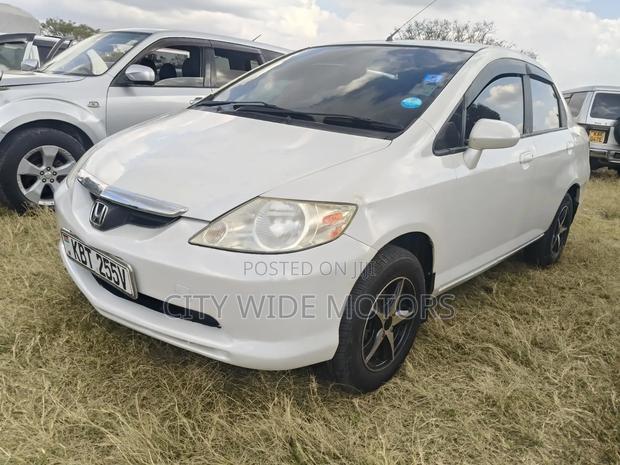 Honda Fit Aria 2005 White