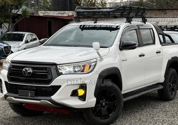Toyota Hilux 2019 Pearl